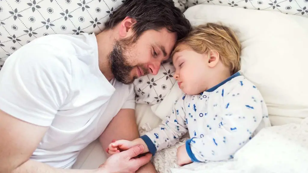 how-to-get-a-toddler-to-sleep-earlier-7-tips-dad-gold