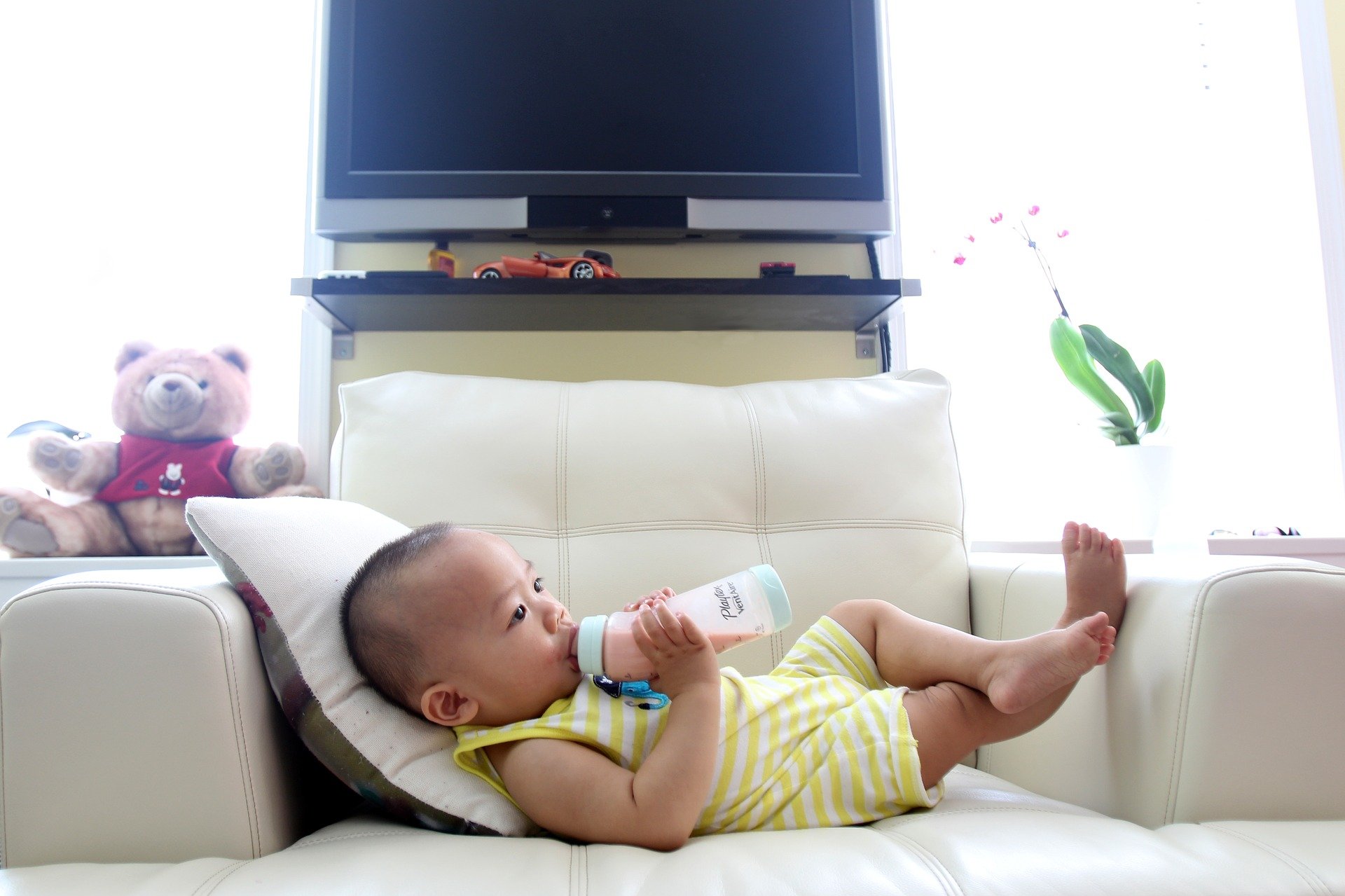 How To Stop Bottle Feeding Your Toddler At Night