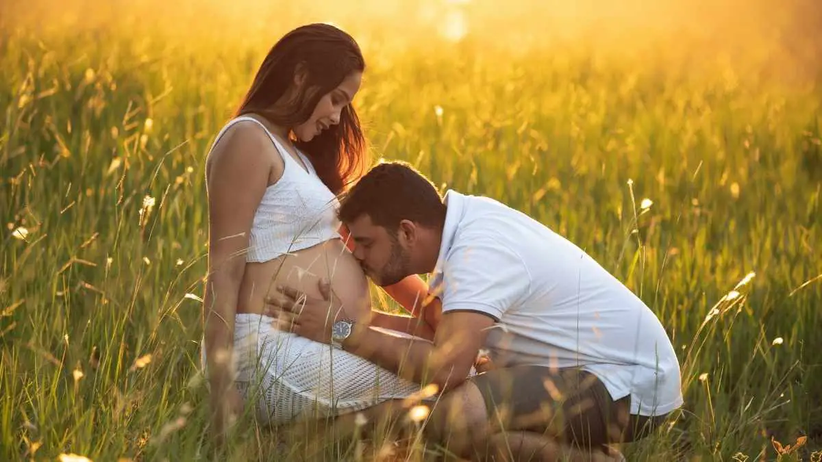 4 Easy Ways Dad Can Bond With His Unborn Baby