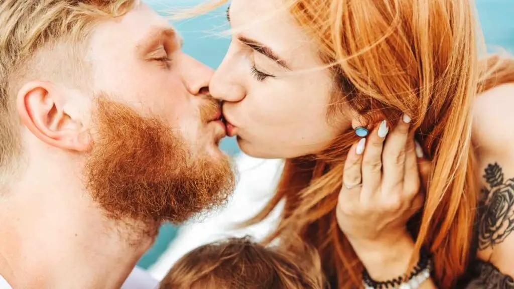 mom and dad kissing