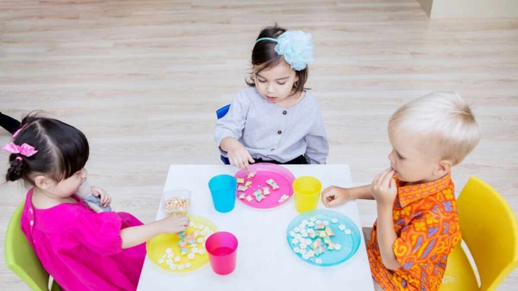 preschoolers eating