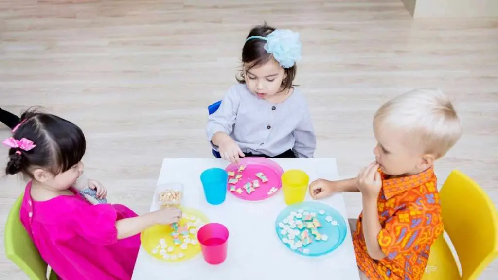 preschoolers eating