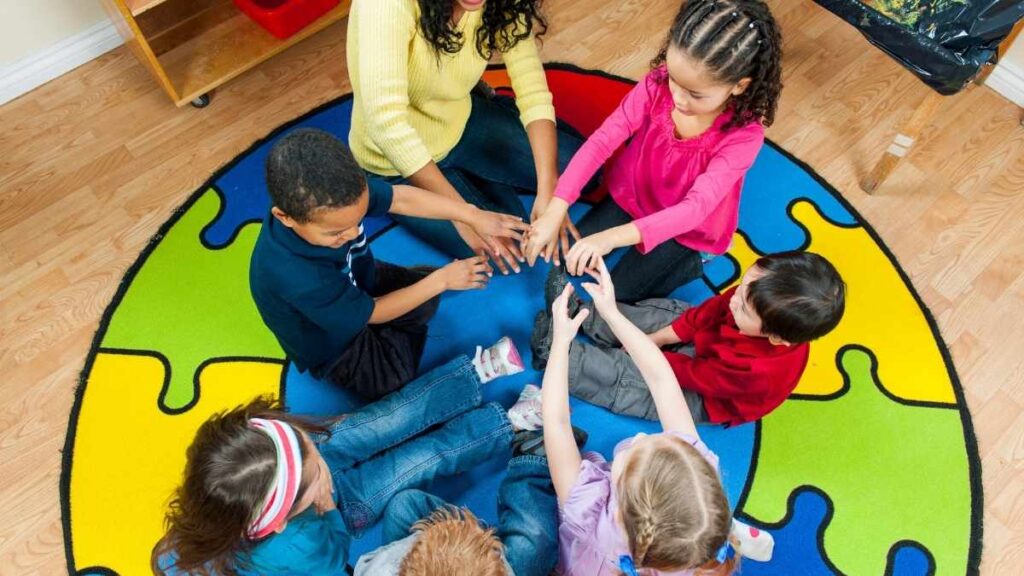 preschoolers in a circle in class