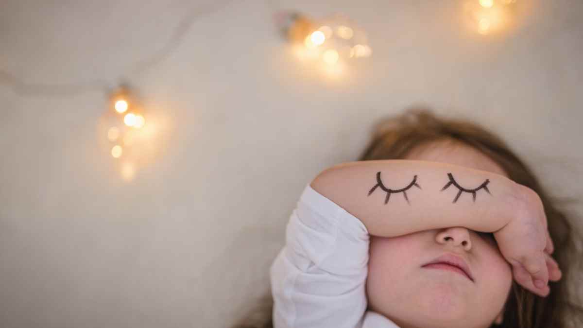 new sibling sleep regression toddler pretending to sleep