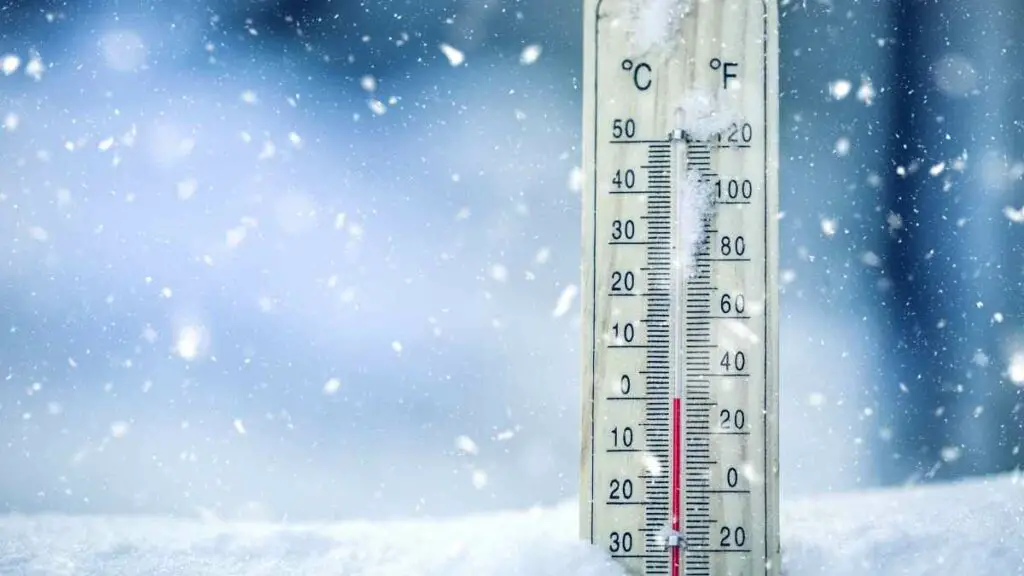 thermometer in snow