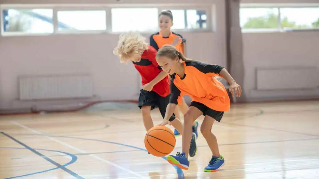 kids playing basketball